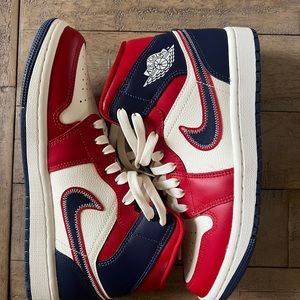 Air Jordan 1 mid USA women size 7